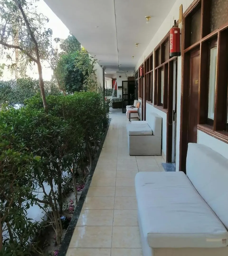 Rezeiky Hotel & Camp 樂蜀