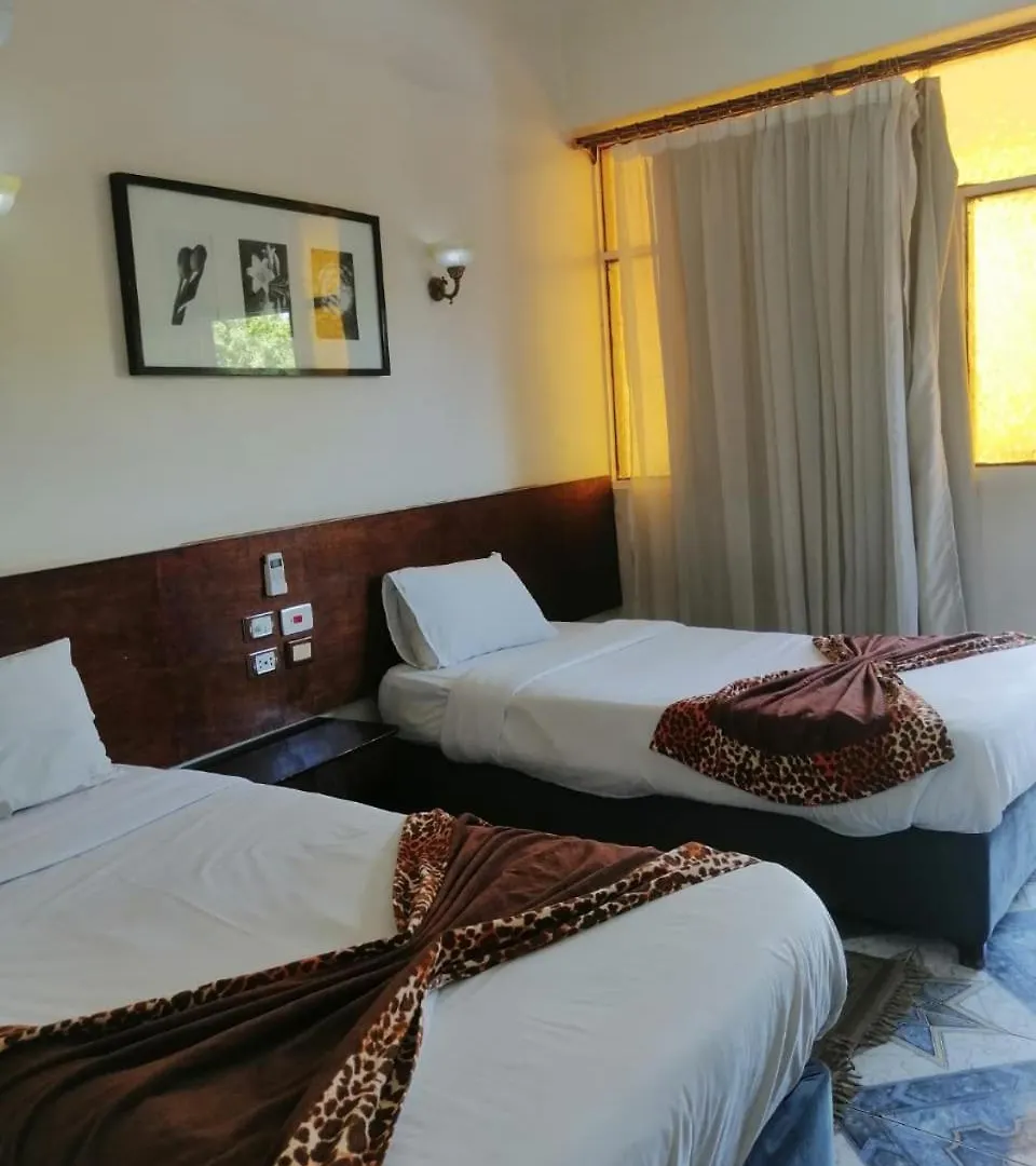 Rezeiky Hotel & Camp 樂蜀