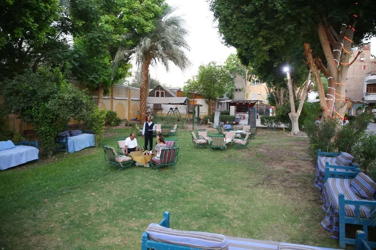 לוקסור Rezeiky Hotel & Camp