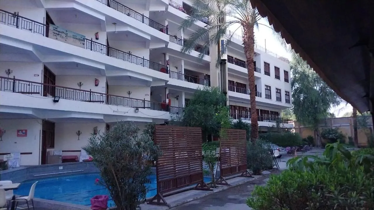 Rezeiky Hotel & Camp Luxor
