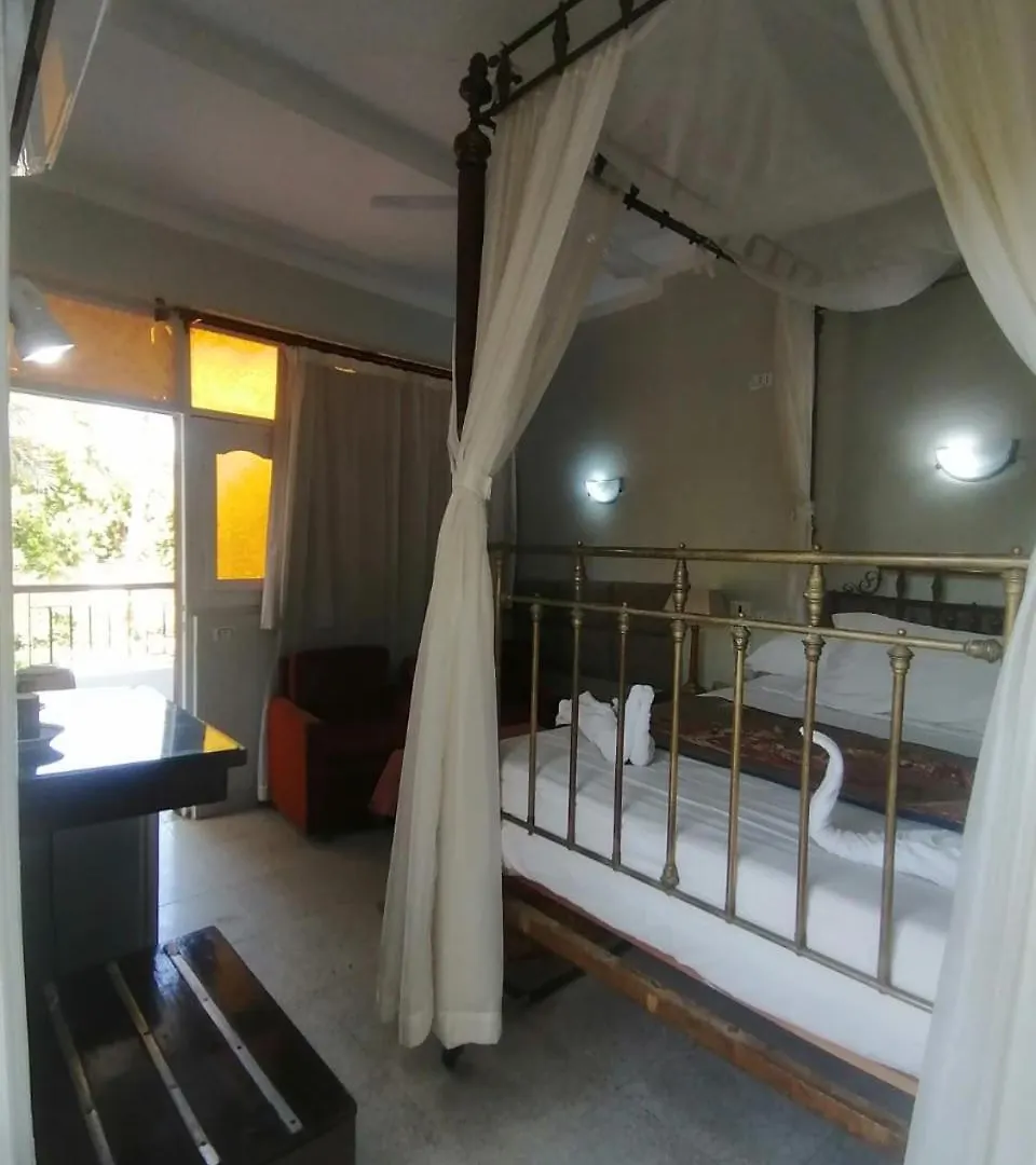 Rezeiky Hotel & Camp ルクソール