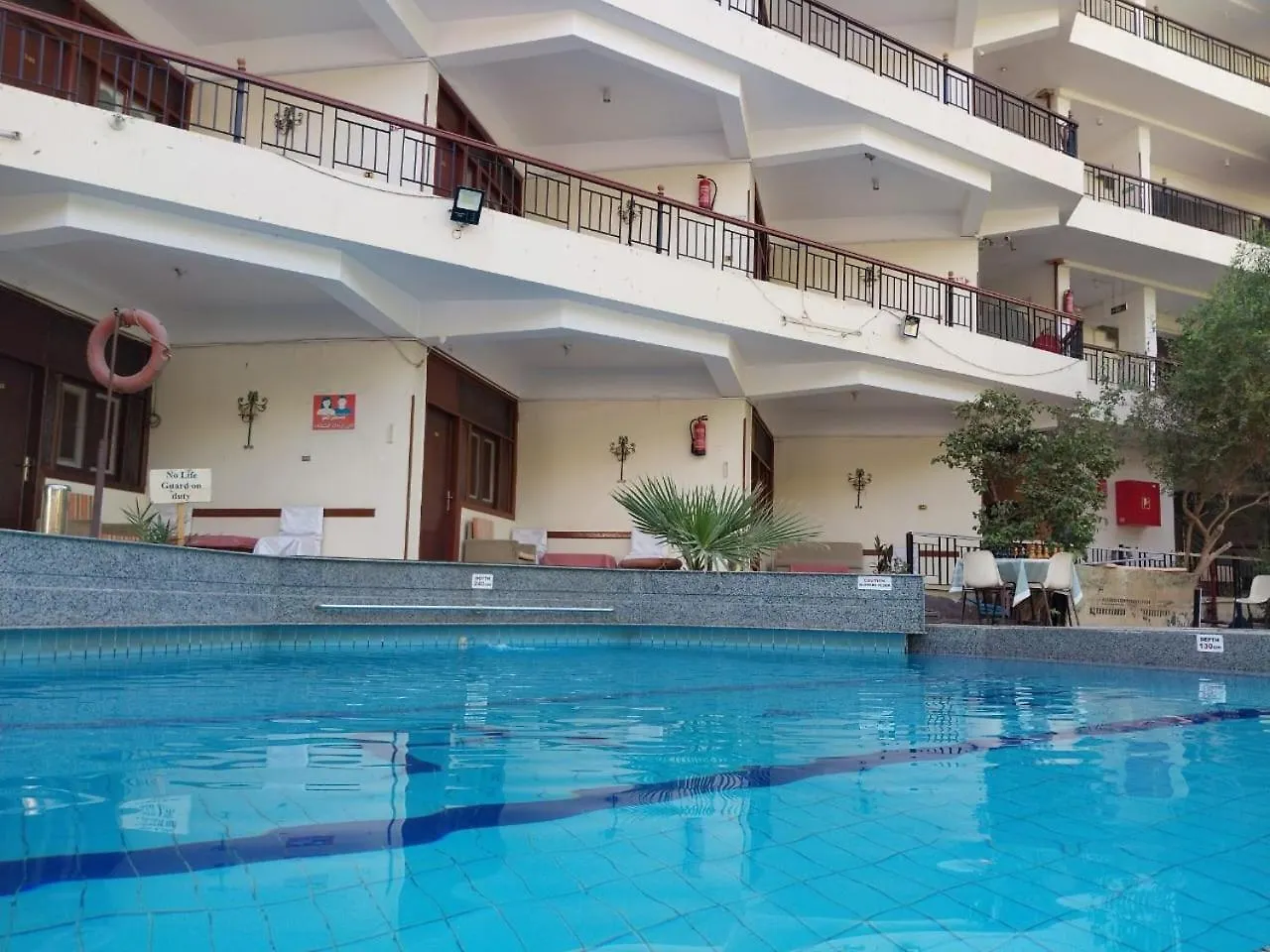 לוקסור Rezeiky Hotel & Camp אתר קמפינג