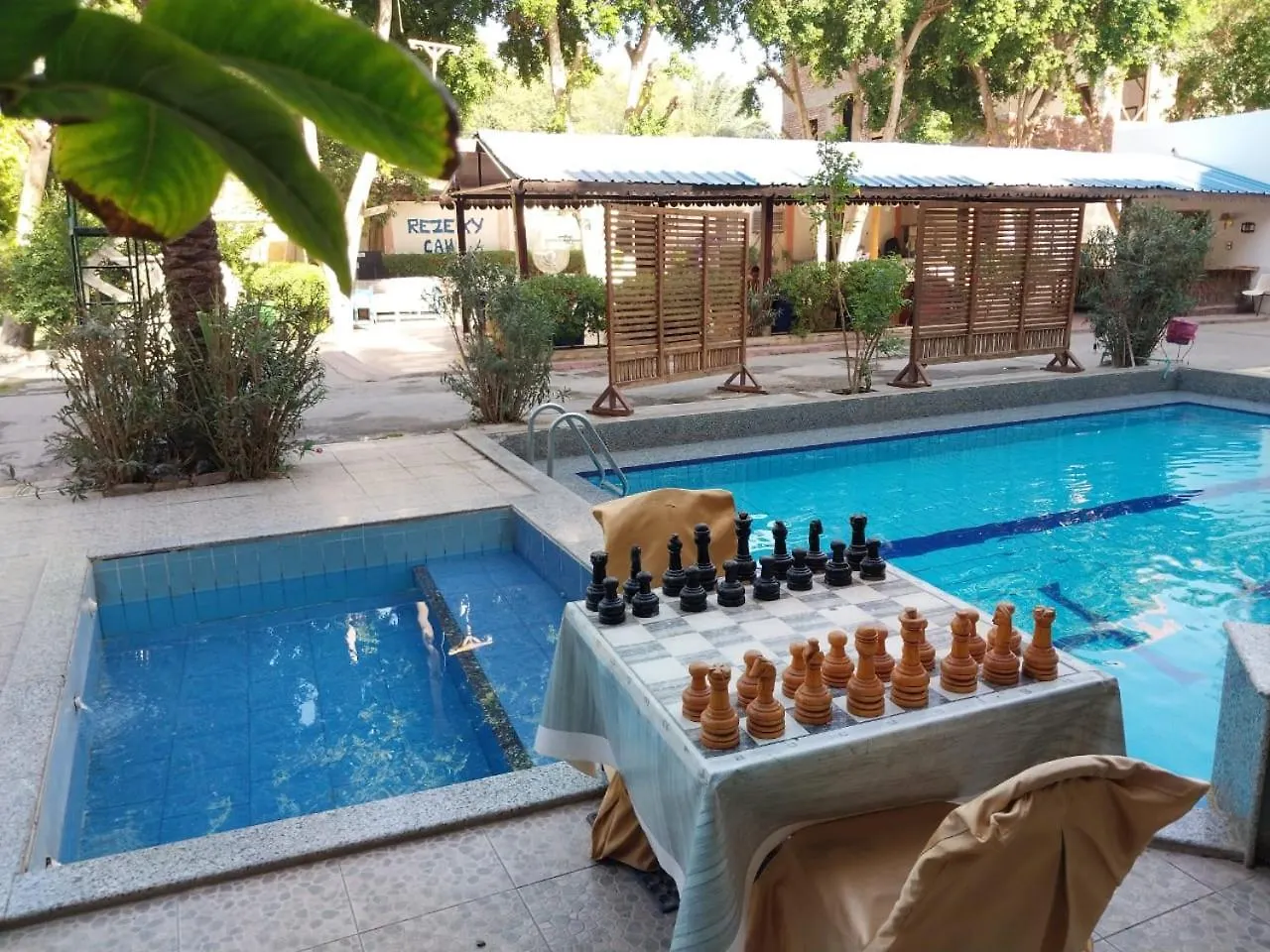 לוקסור Rezeiky Hotel & Camp