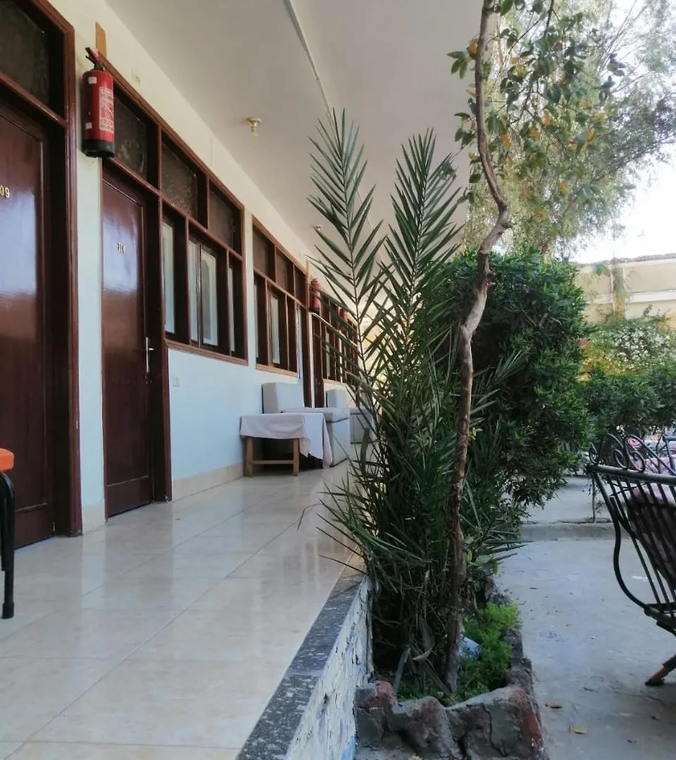 Rezeiky Hotel & Camp Luxor 3*,