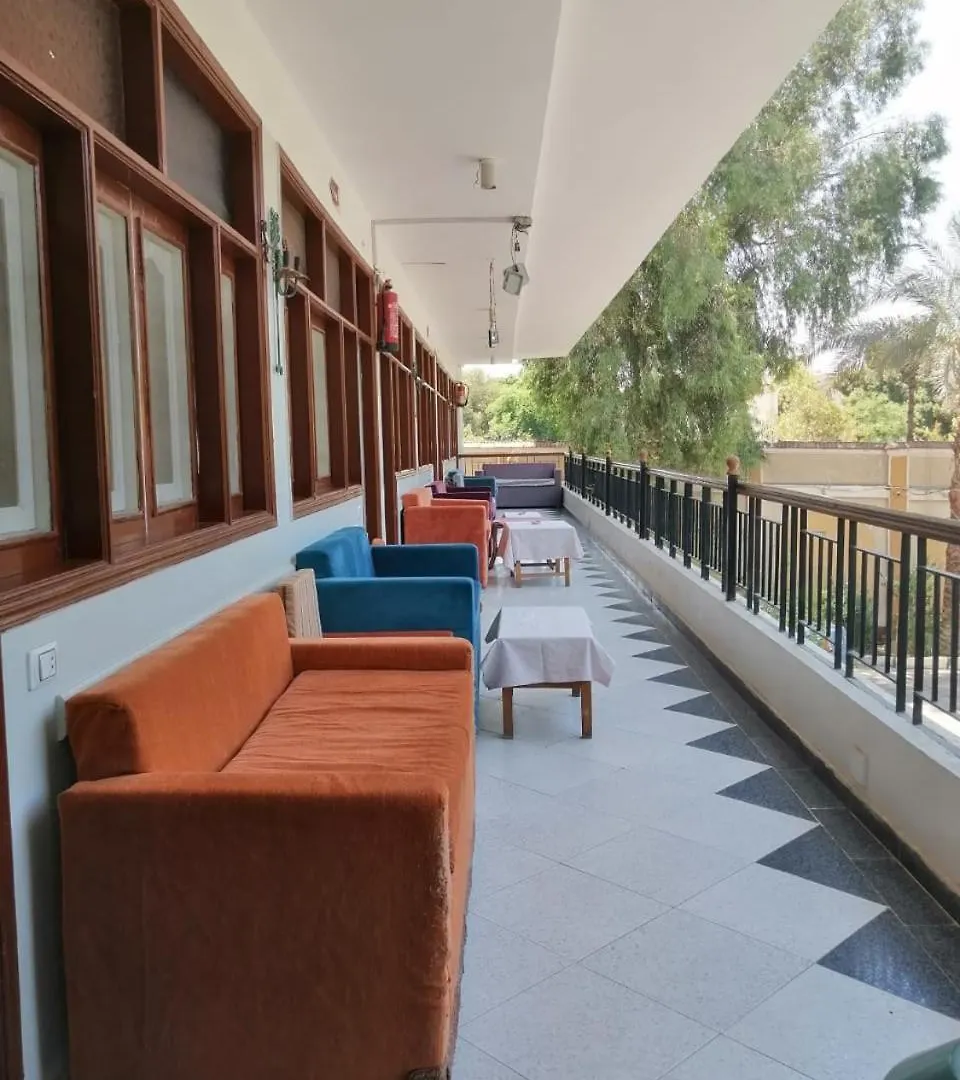 אתר קמפינג לוקסור Rezeiky Hotel & Camp