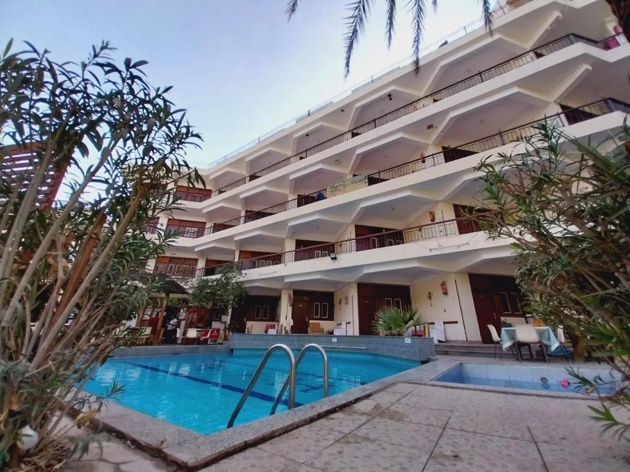 אתר קמפינג לוקסור Rezeiky Hotel & Camp