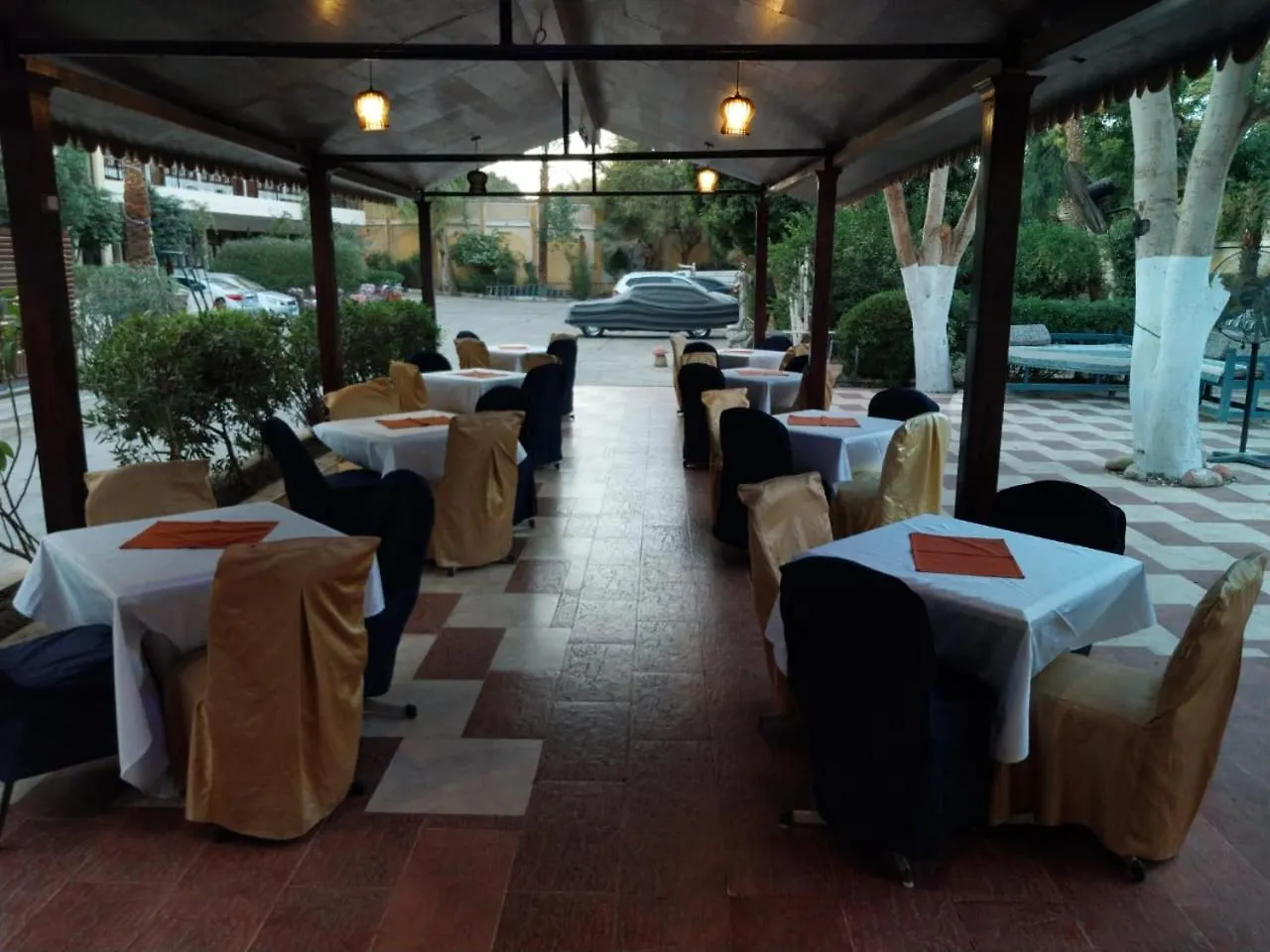 לוקסור Rezeiky Hotel & Camp 3*,