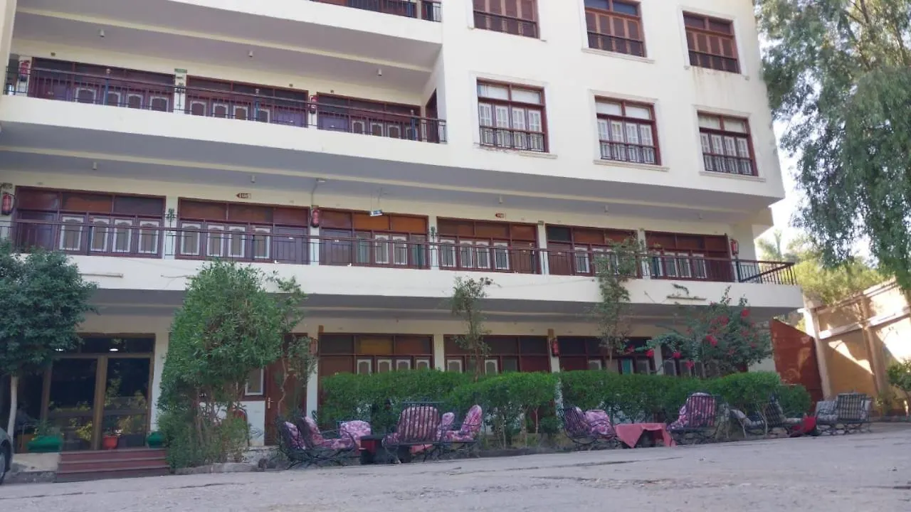 אתר קמפינג לוקסור Rezeiky Hotel & Camp