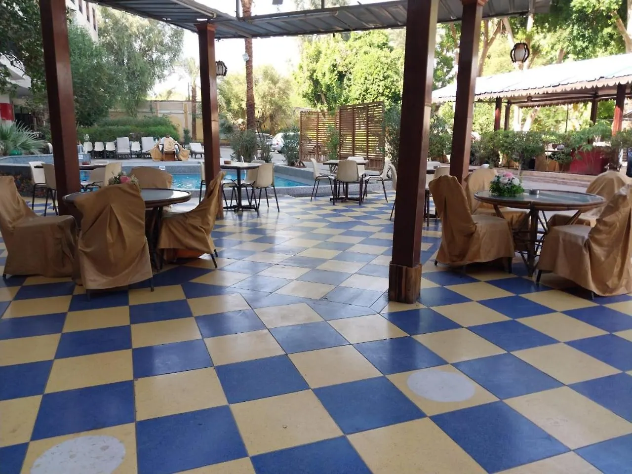 לוקסור Rezeiky Hotel & Camp