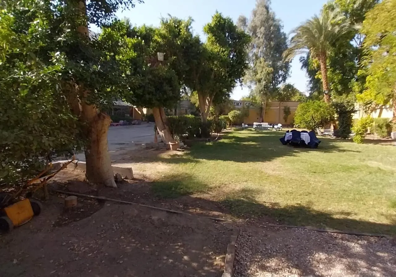 לוקסור Rezeiky Hotel & Camp