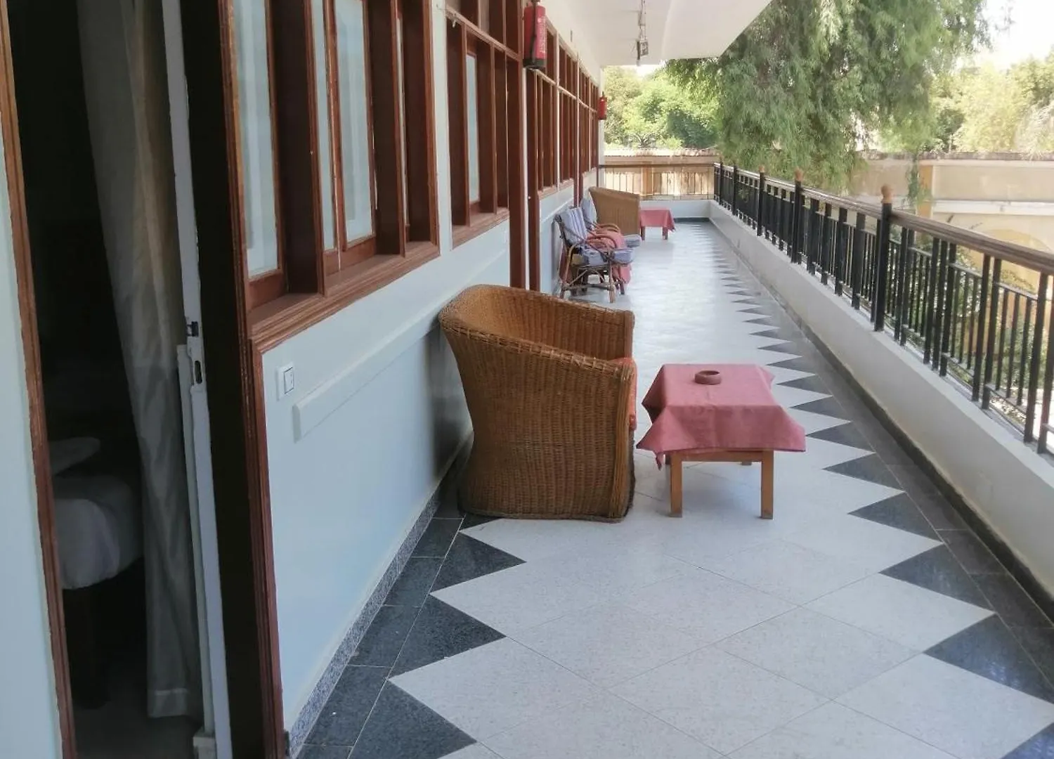 לוקסור Rezeiky Hotel & Camp