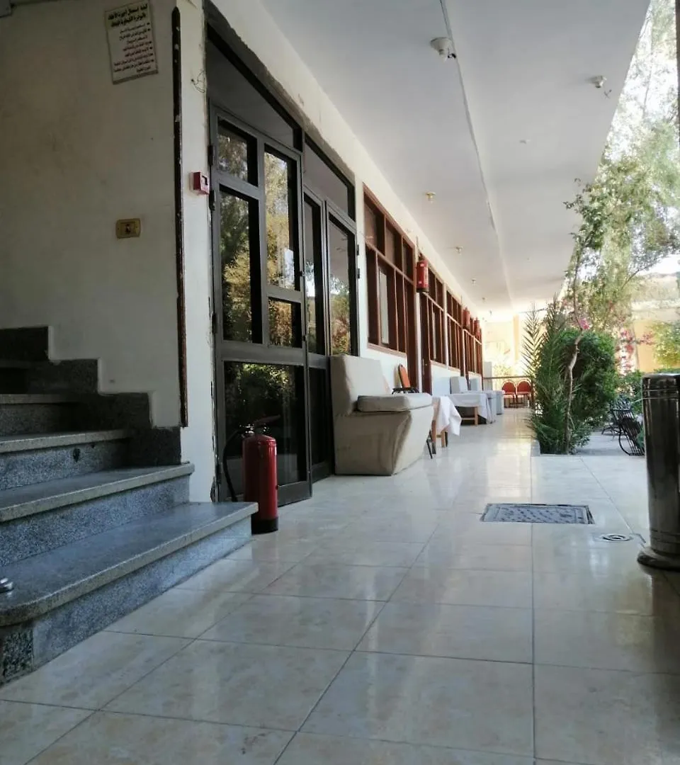 לוקסור Rezeiky Hotel & Camp 3*,