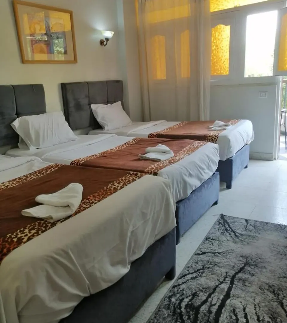 *** אתר קמפינג לוקסור Rezeiky Hotel & Camp מצרים